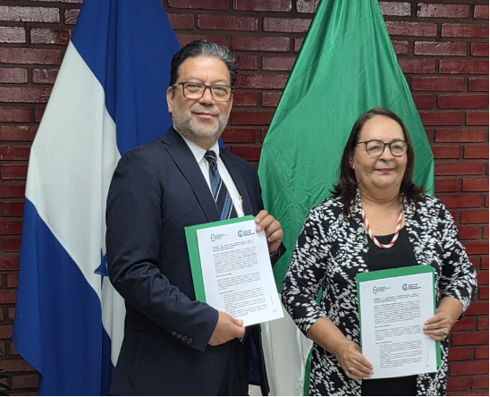 Firma de convenio entre la Universidad Metropolitana de Honduras y Consultores CGI